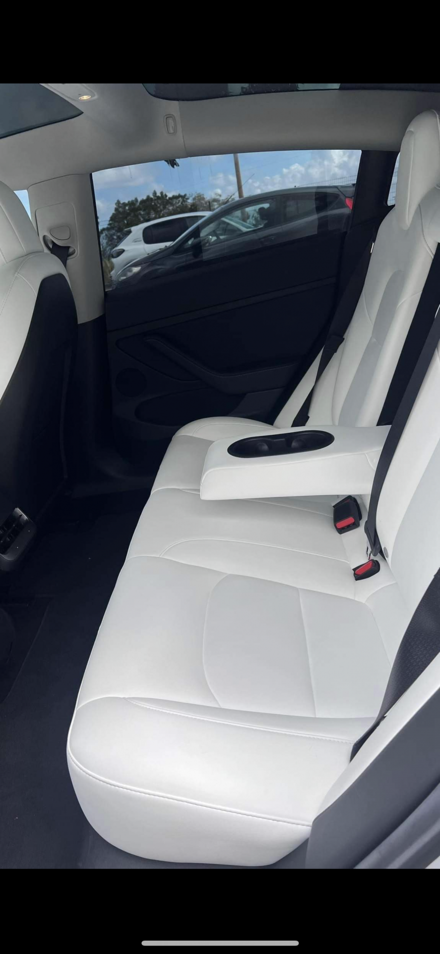 TESLA INTERIEUR CUIR BLANC ET TOIT PANORAMIQUE NON OUVRANT